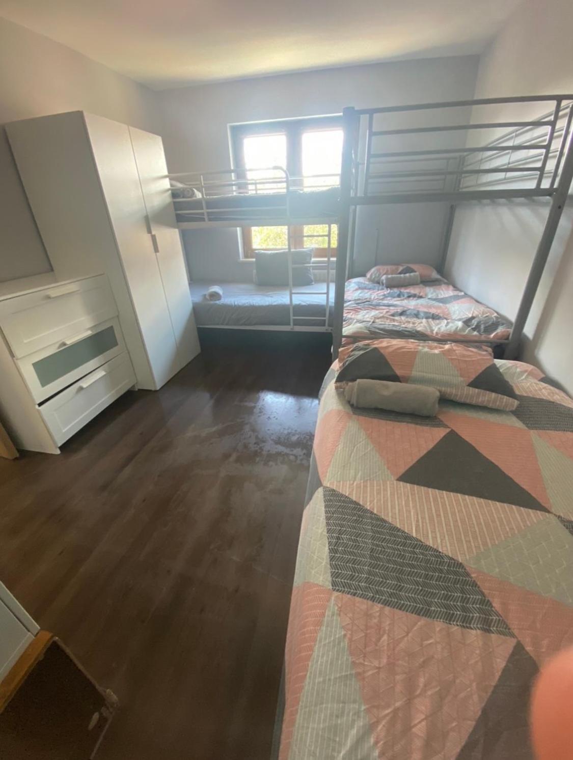 Dorm Room 5-6 People Shared Bathroom Outside Room Δουβλίνο Εξωτερικό φωτογραφία