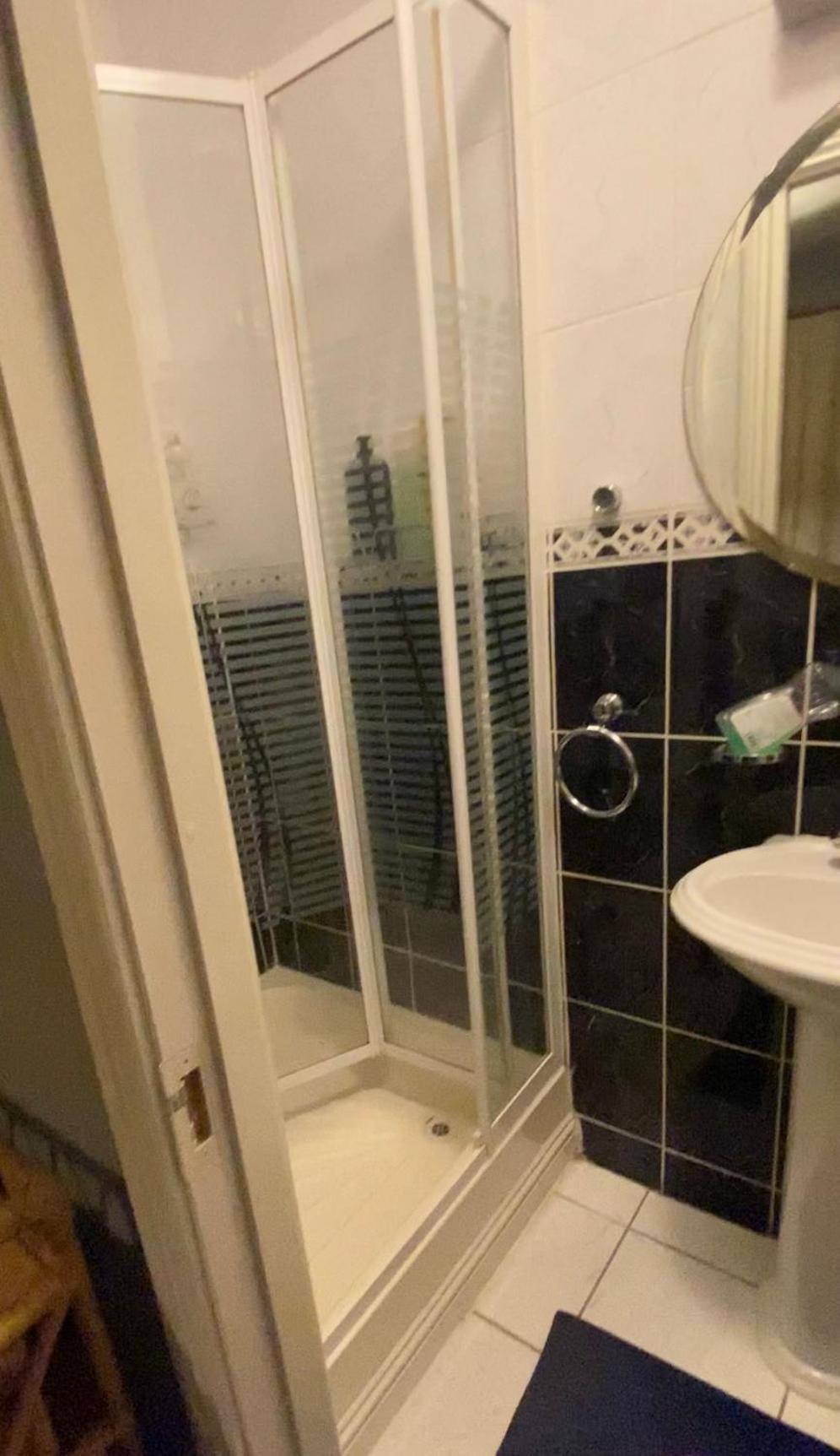 Dorm Room 5-6 People Shared Bathroom Outside Room Δουβλίνο Εξωτερικό φωτογραφία